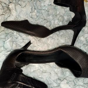Calvin Klein pointed toe heels